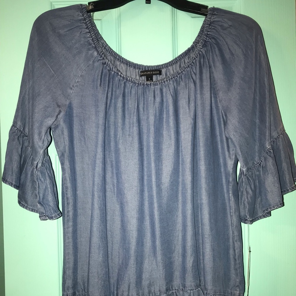 Denim shirt, can be worn off the shoulder or not